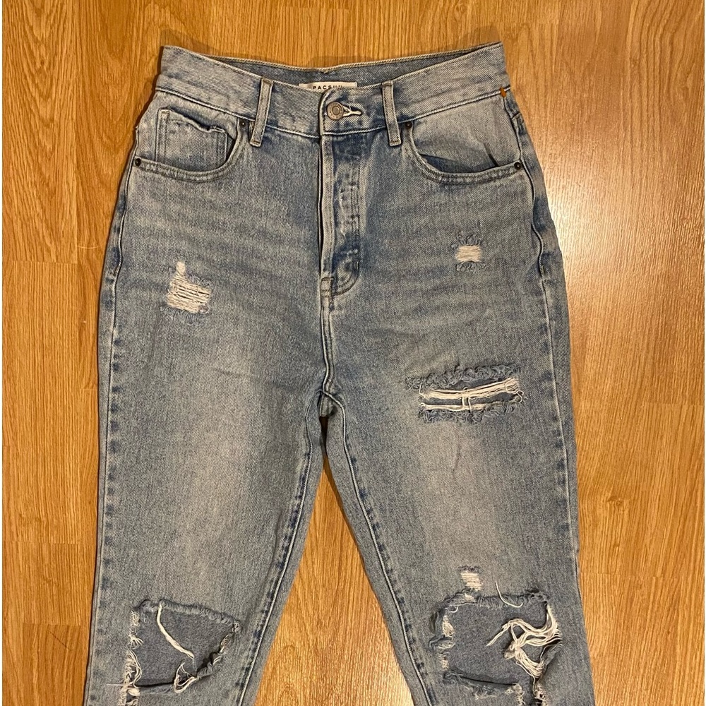 Pacsun Ripped Lightwash Boyfriend Jeans. Size 28